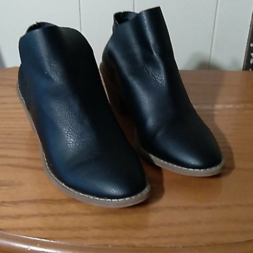 Universal Thread Boots - image 1